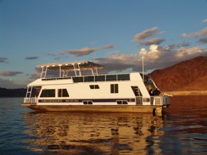 House boat on Lake Mead